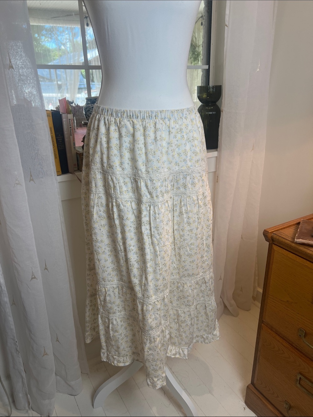 Celebrity Pink Cream Maxi Skirt with Pale Yellow and blue Floral size medium.